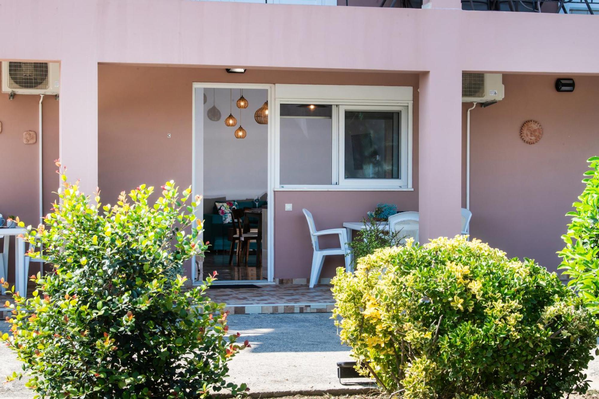 Ruellia Luxury Apartments Kalligoni Exterior photo