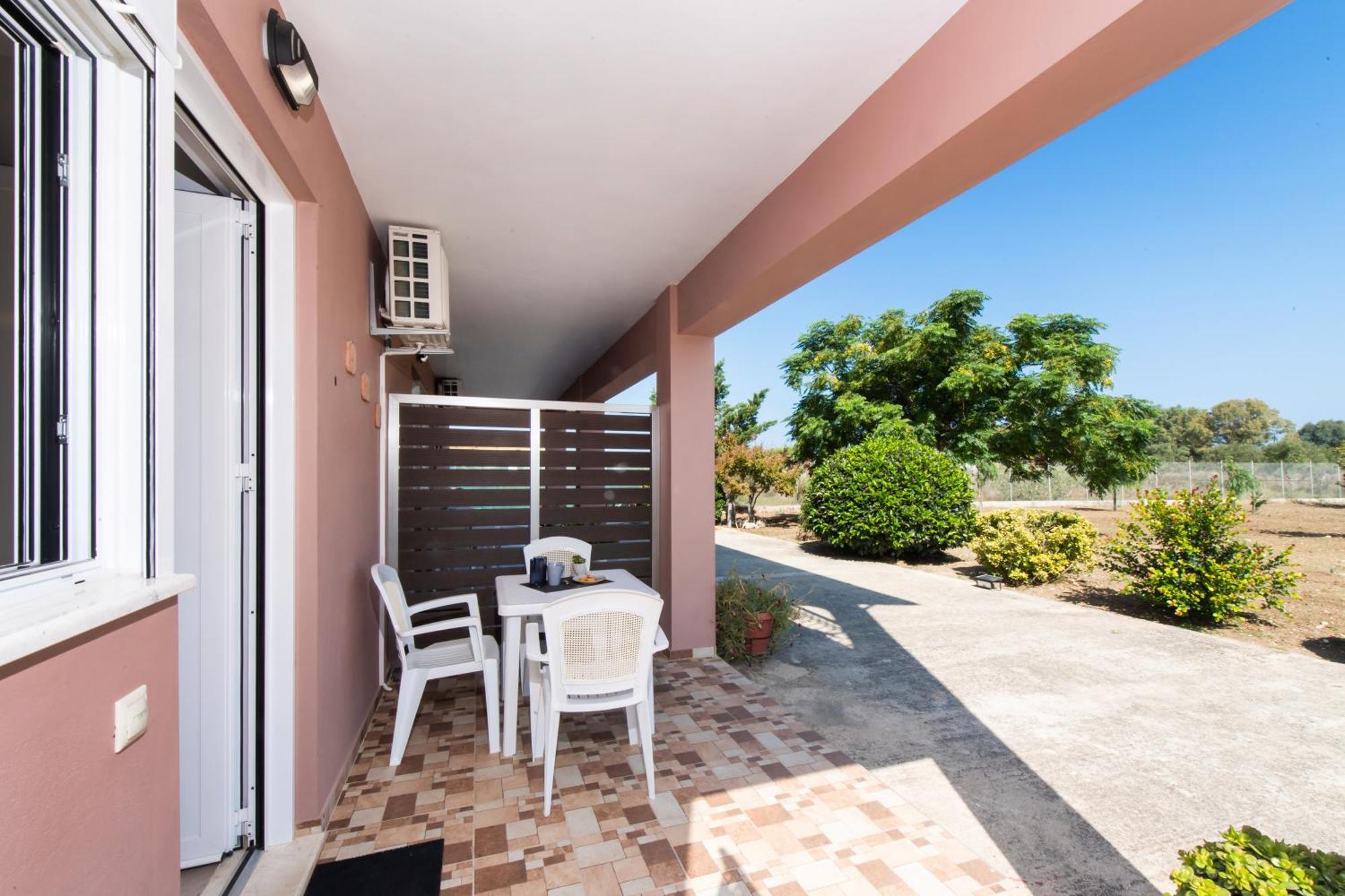 Ruellia Luxury Apartments Kalligoni Exterior photo